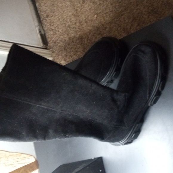 Farm Rio Embroidered black Suede Chunky Sole Tall Lug Boot size 8 - Picture 2 of 3